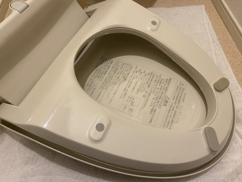 back-side-of-toilet-seat